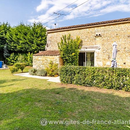 Gite " Les Tourterelles" Thaims Exterior photo