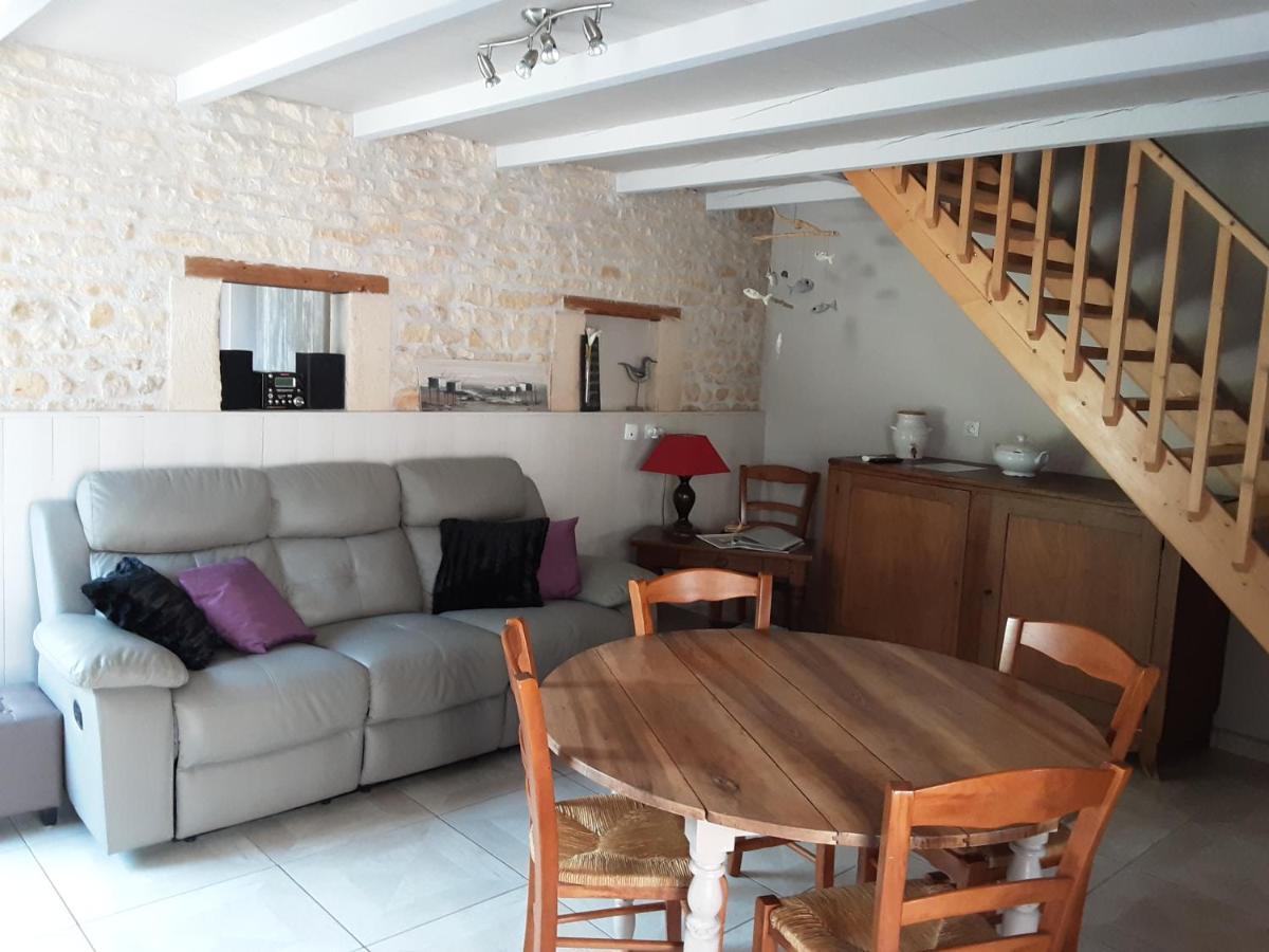 Gite " Les Tourterelles" Thaims Exterior photo