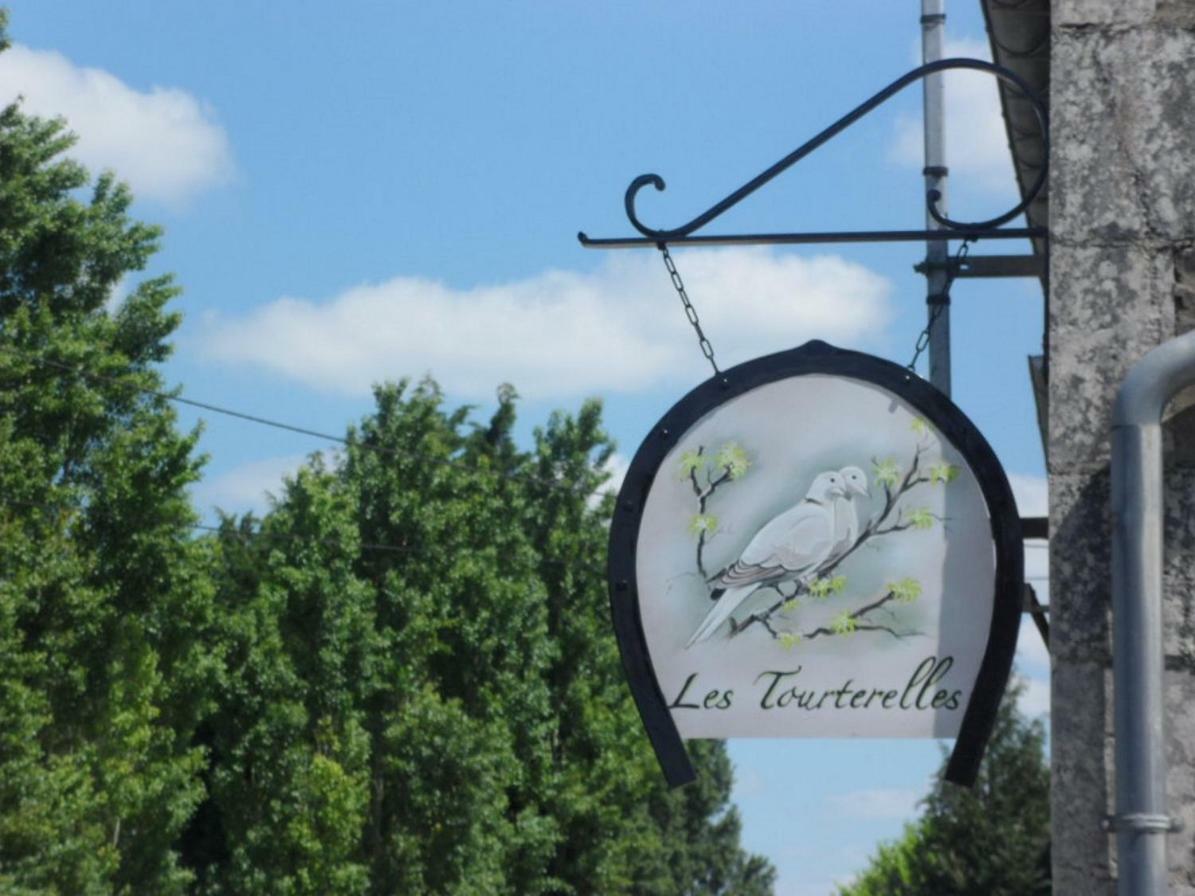 Gite " Les Tourterelles" Thaims Exterior photo